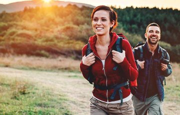 couple hiking the Pacific Northwest