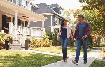 Couple walking through a neighborhood in Mill Creek